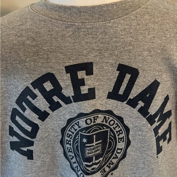 University of Notre Dame Sweatshirt - Picture 2 of 4